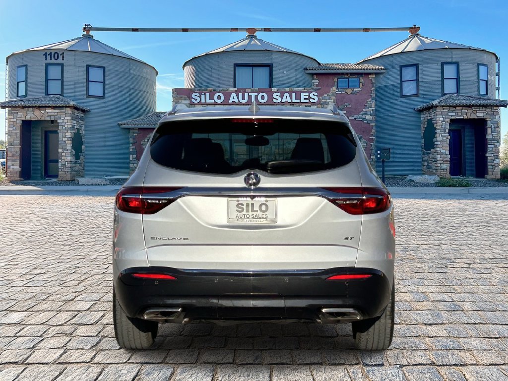 Used 2020 Buick Enclave Essence w/ Sport Touring Edition FWD image 4