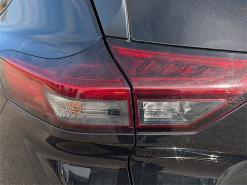 Used 2024 Nissan Rogue SV image 17
