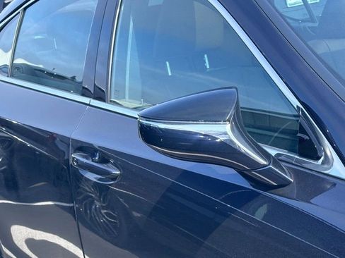 Used 2025 Lexus ES 300h 300h w/ Premium Package image 2