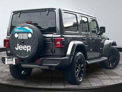 Used 2025 Jeep Wrangler Unlimited Sahara AWD/4WD image 13