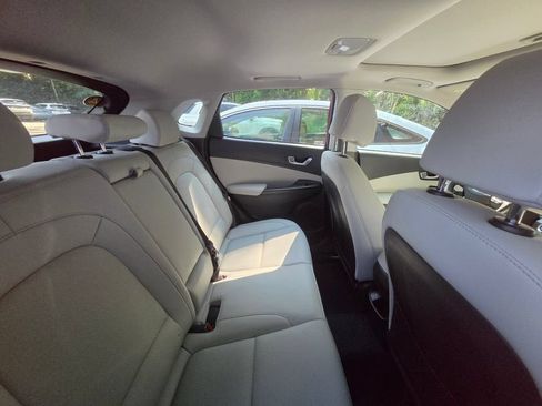 Used 2022 Hyundai Kona Limited w/ Cargo Package FWD image 10