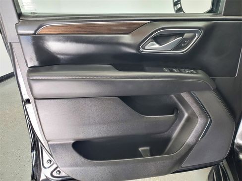 Used 2022 GMC Yukon XL SLE image 9