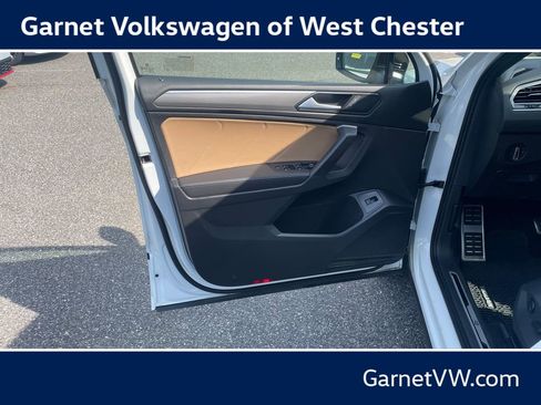 Certified 2024 Volkswagen Tiguan SE R-Line AWD/4WD image 10