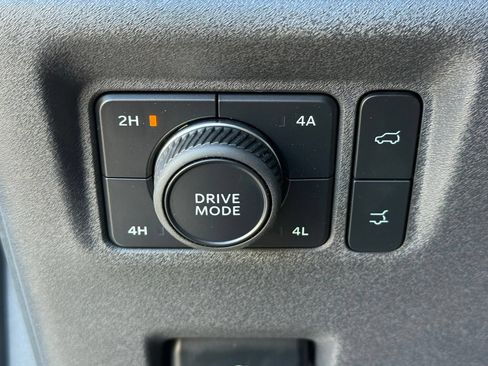 Used 2025 Ford Expedition Platinum AWD/4WD image 38