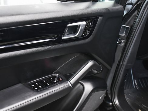 Used 2020 Porsche Cayenne E-Hybrid image 10