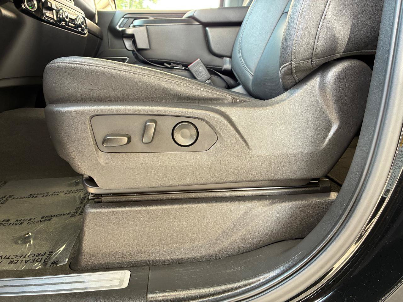 Used 2025 GMC Sierra 1500 SLT AWD/4WD image 14