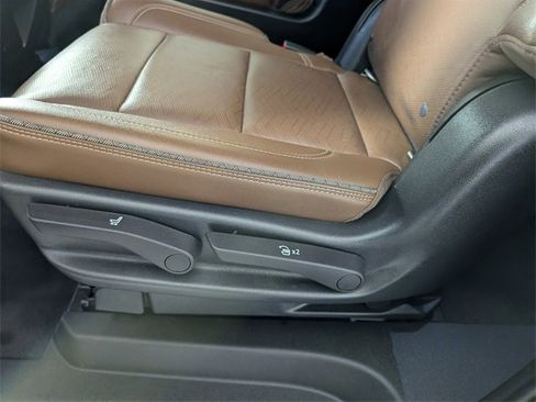 Used 2021 Chevrolet Suburban High Country image 17