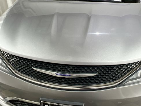 Used 2020 Chrysler Pacifica Limited image 12