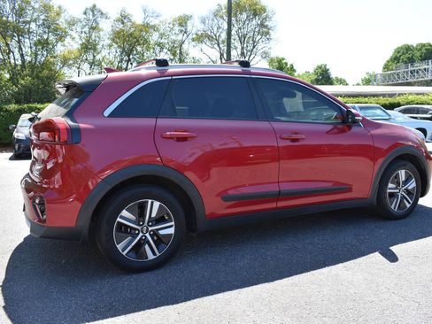 Used 2020 Kia Niro EX FWD image 2