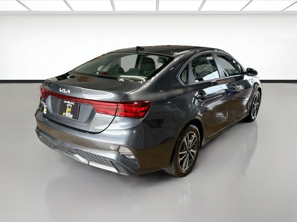 Used 2024 Kia Forte LXS w/ LXS Technology Package FWD image 6