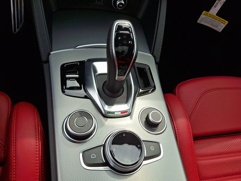 New 2025 Alfa Romeo Stelvio Sprint w/ Veloce Package AWD/4WD image 10