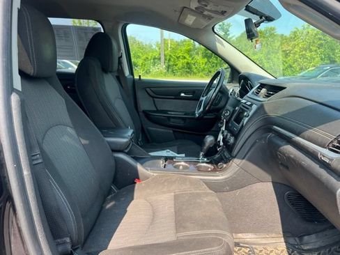 Used 2017 Chevrolet Traverse LT w/ Style and Technology Package FWD image 10