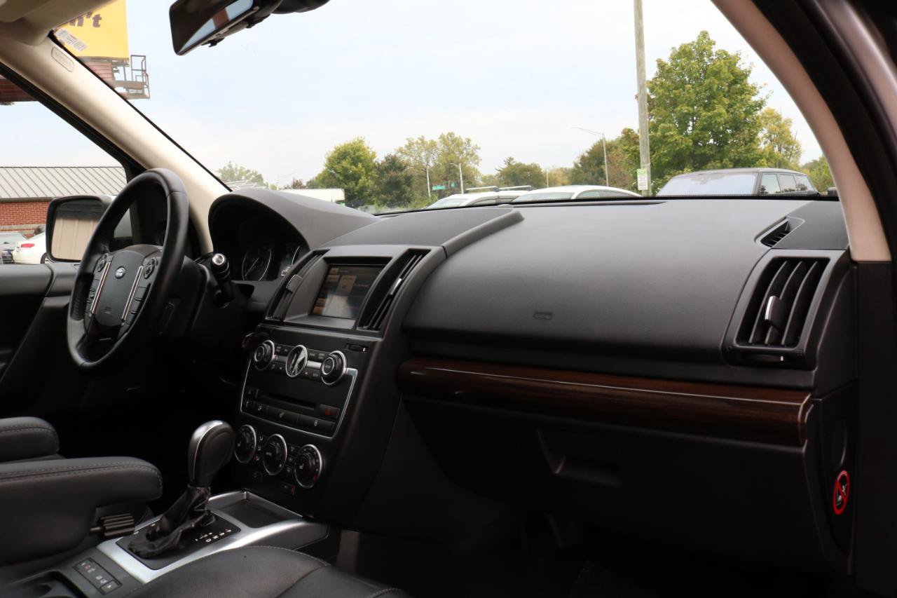 Used 2014 Land Rover LR2 AWD/4WD image 39