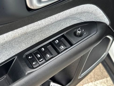 Used 2024 Jeep Compass Latitude image 19