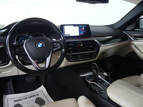 Used 2019 BMW 530e xDrive w/ Convenience Package AWD/4WD image 17