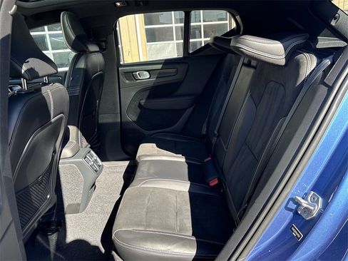 Used 2021 Volvo XC40 T5 R-Design w/ Advanced Package image 25