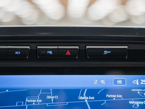 Certified 2022 Ford F150 Lariat w/ Equipment Group 502A High image 31