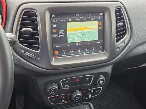 Used 2018 Jeep Compass Trailhawk w/ Leather Interior Group AWD/4WD image 21