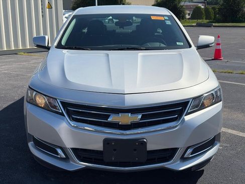 Used 2017 Chevrolet Impala LT FWD image 2