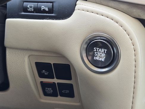 Used 2020 Lexus LX 570 4WD w/ Luxury Package image 30