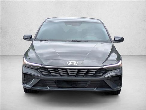 Certified 2025 Hyundai Elantra SEL FWD image 5
