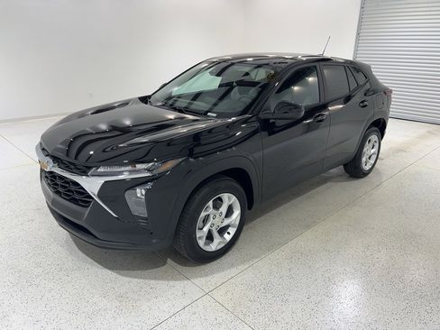 New 2026 Chevrolet Trax LS w/ LS Convenience Package image 1