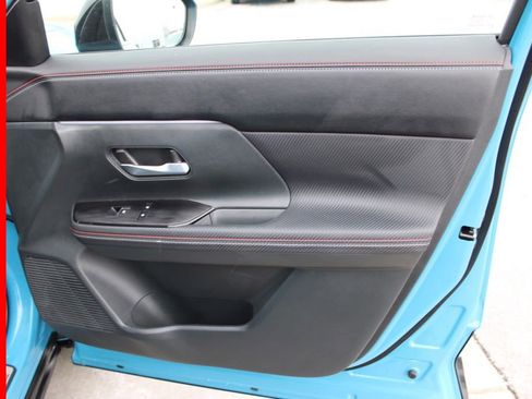 Certified 2025 Nissan Kicks SR w/ Illumination Package image 21