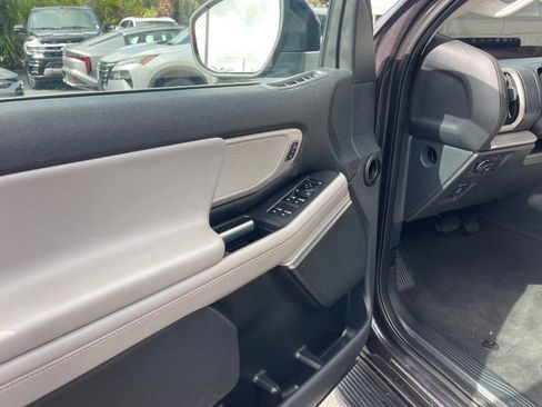 Used 2025 Ford Expedition Active AWD/4WD image 12