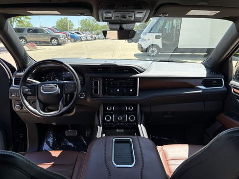 Used 2023 GMC Yukon Denali Ultimate AWD/4WD image 18