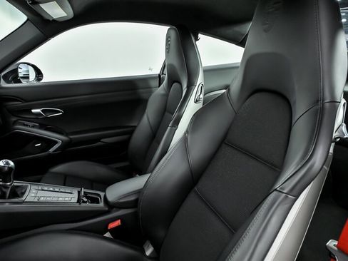 Used 2019 Porsche 911 GT3 RWD image 16