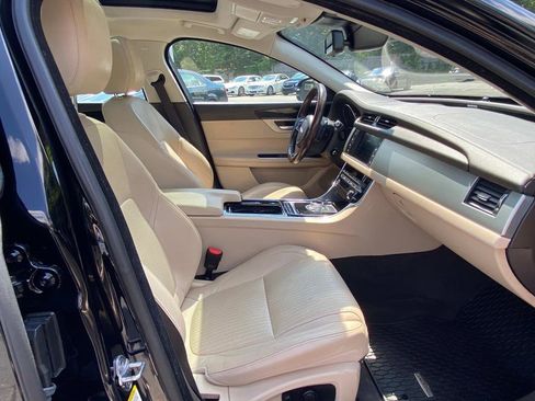 Used 2016 Jaguar XF Prestige image 5