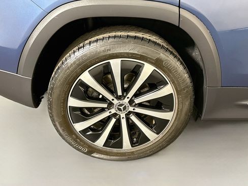 Used 2022 Mercedes-Benz GLB 250 4MATIC w/ Premium Package image 33