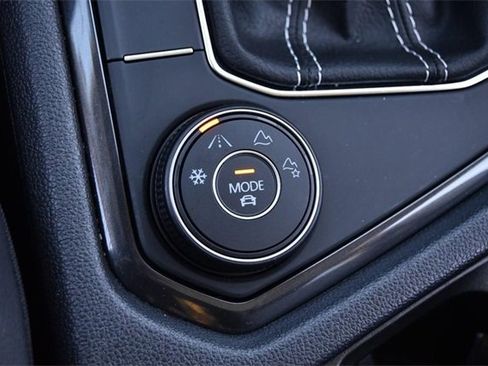 Certified 2022 Volkswagen Tiguan SE image 16