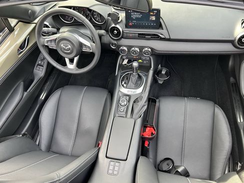 Used 2023 MAZDA MX-5 Miata Grand Touring RWD image 31