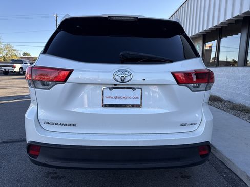 Used 2017 Toyota Highlander SE image 9