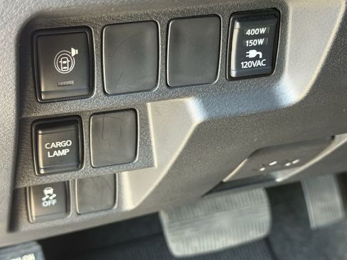 Used 2022 Nissan Frontier Pro-X RWD image 18