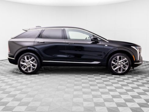 Used 2025 Cadillac Optiq Luxury 2 w/ LPO, Floor Liner Package AWD/4WD image 7