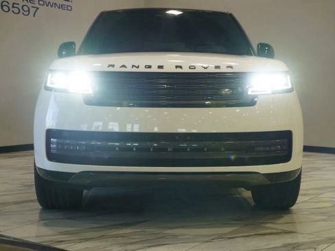 Used 2024 Land Rover Range Rover SE AWD/4WD image 2