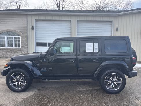 Used 2024 Jeep Wrangler Sport S w/ Convenience Group AWD/4WD image 8