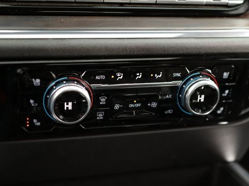 Used 2023 GMC Sierra 1500 SLT w/ SLT Convenience Package image 17