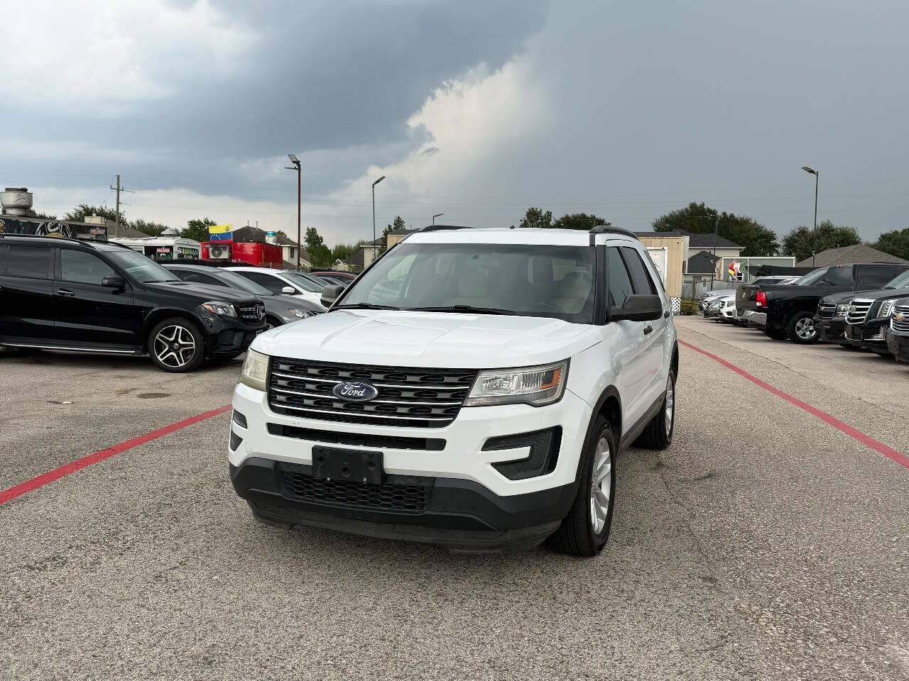 Used 2017 Ford Explorer 4WD image 3