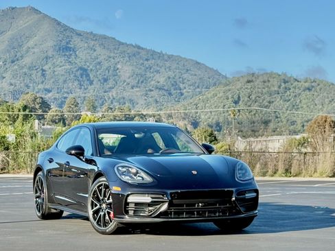 Used 2018 Porsche Panamera Turbo image 2