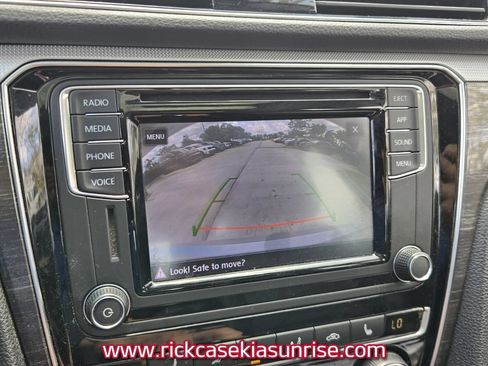 Used 2018 Volkswagen Passat 2.0T SE FWD image 24