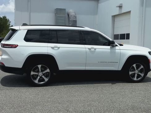Used 2024 Jeep Grand Cherokee L Limited RWD image 9