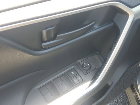 Certified 2022 Toyota RAV4 LE image 19