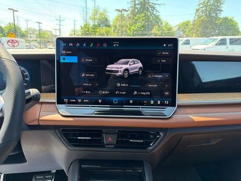 Used 2025 Volkswagen Tiguan SEL R-Line AWD/4WD image 18