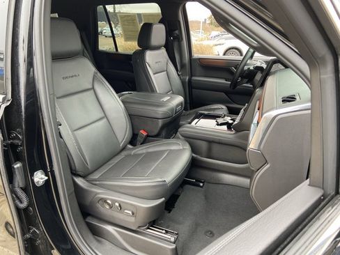 Used 2025 GMC Yukon Denali image 19