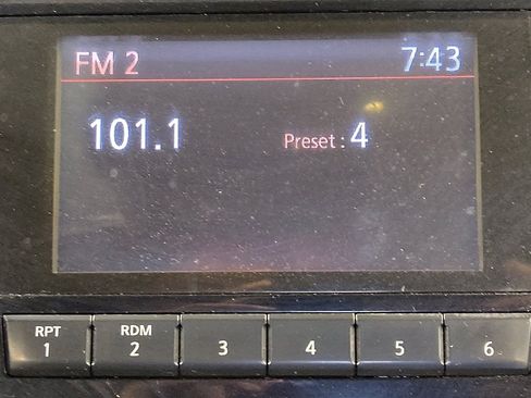 Used 2018 Nissan Rogue Sport S image 25