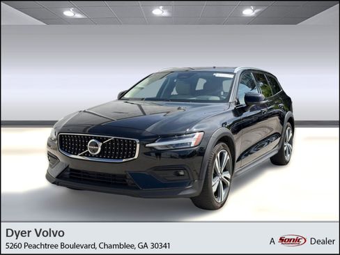 Used 2025 Volvo V60 B5 Cross Country Plus AWD/4WD image 1