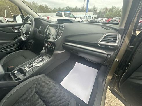 Used 2023 Subaru Forester Premium image 31